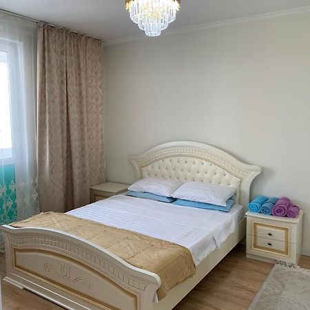 Apartment In Almaty Eksteriør bilde