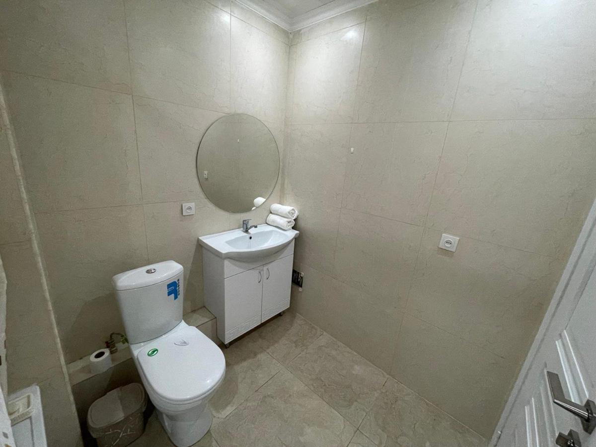 Apartment In Almaty Eksteriør bilde