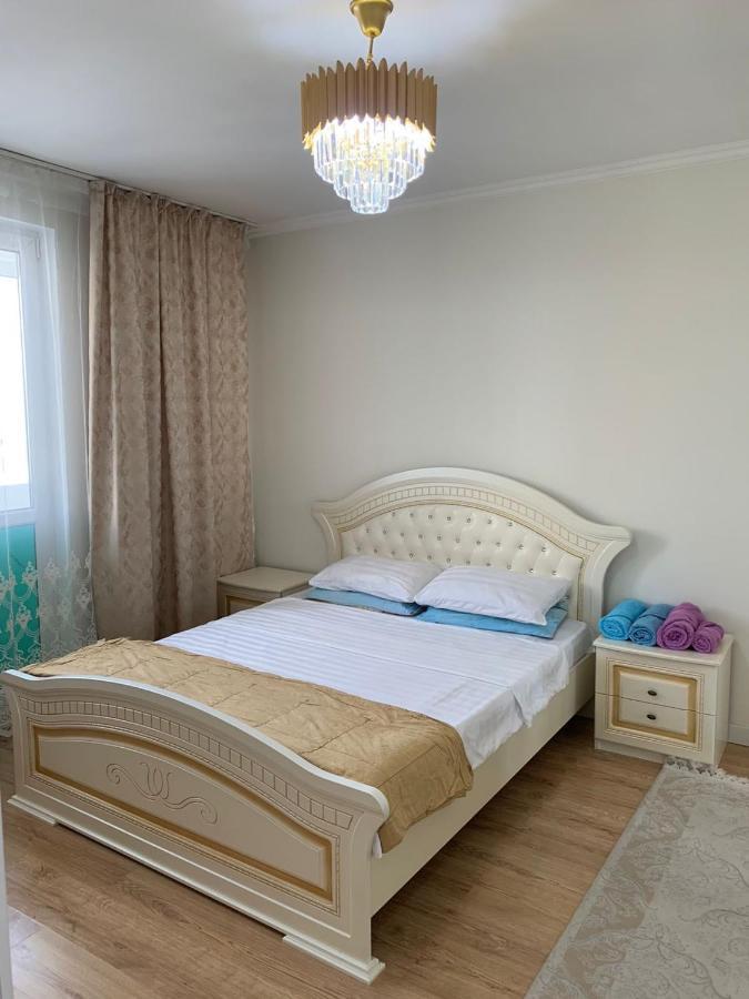 Apartment In Almaty Eksteriør bilde